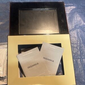 Insignia Digital Photo Frame with Black and Cream Border